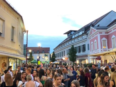 Langer Einkaufsdonnerstag Fürstenfeld 2022_Hauptstraße gesperrt mit kulinarischen & Shopping Highlights