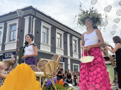 Lange Einkaufsdonnerstag 2025_Impressionen Stadtfest Fürstenfeld_Frisurenshow